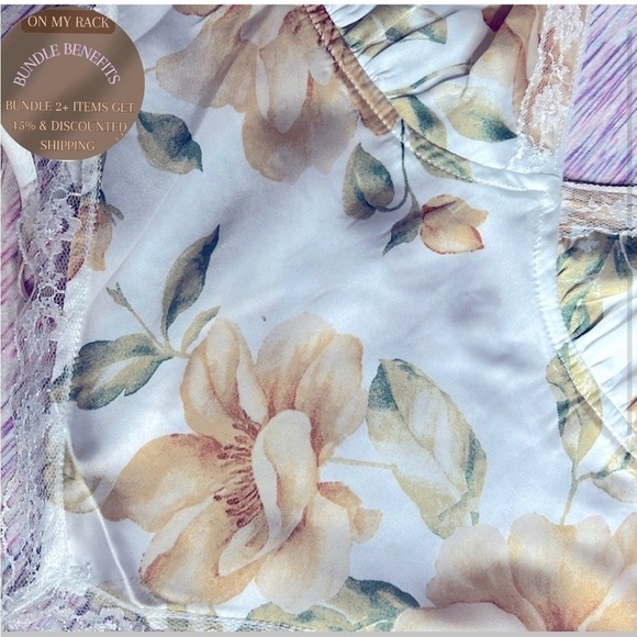 SMALL LACE FLOWER TIE KNOT CROP TOP - Picture 3 of 5